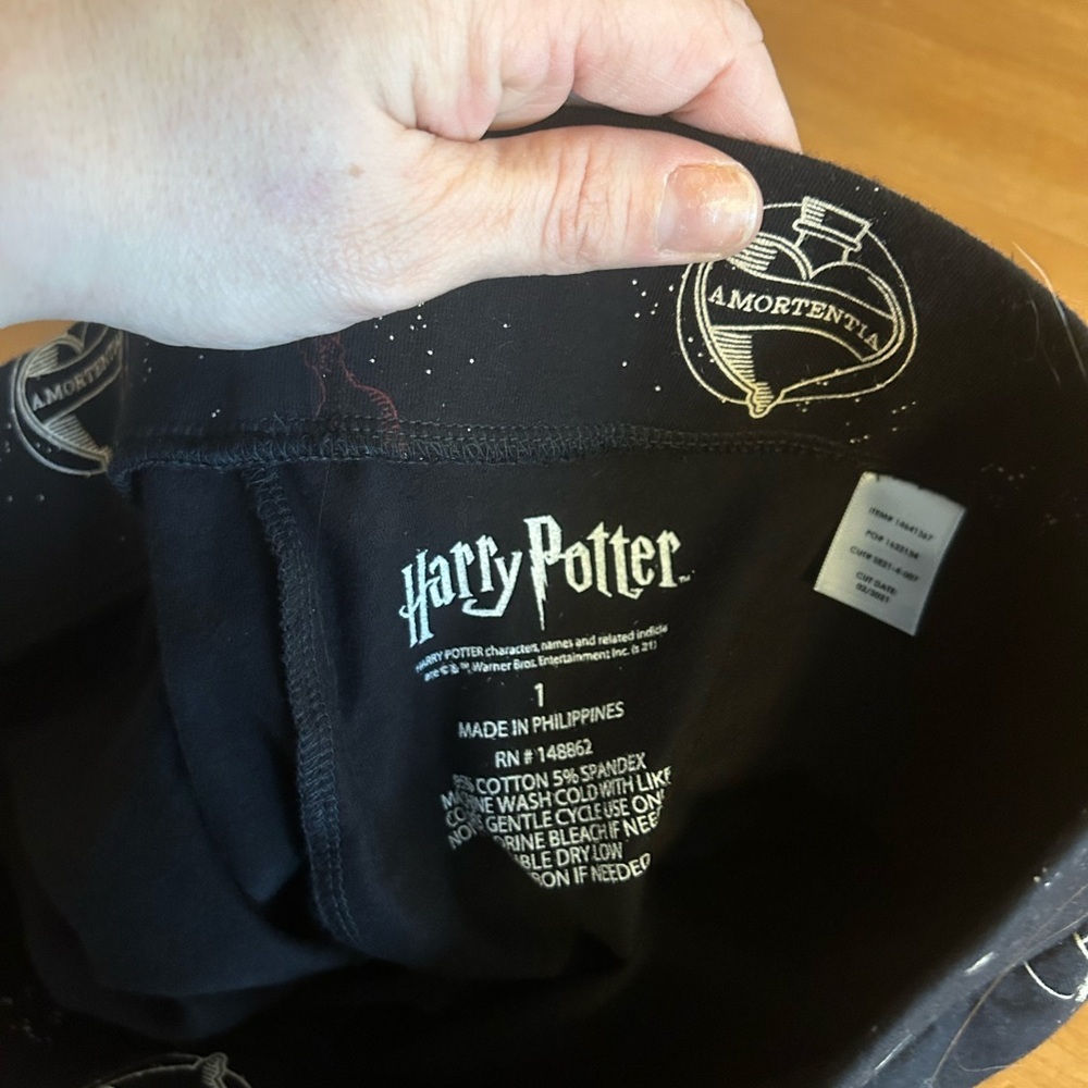 Torrid Harry Potter Size 1 Graphic Biker Shorts with White Potion Bottle Print - Picture 3 of 6